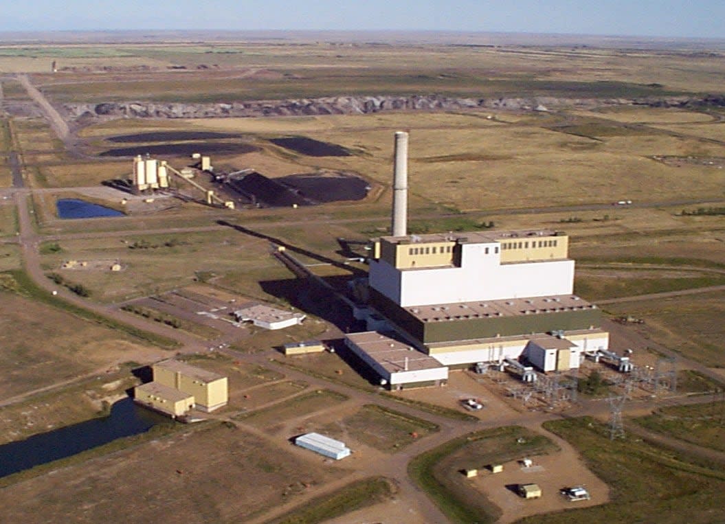 TransAlta's Sheerness gas-fired power plant near Hanna, Alta. The facility produces 800 MW of electricity.  (TransAlta - image credit)