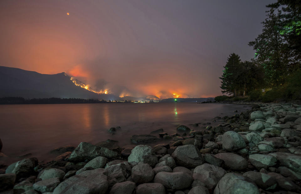 <p>This Monday, Sept. 4, 2017, photo provided by KATU-TV shows a wildfire as seen from near Stevenson Wash., across the Columbia River, burning in the Columbia River Gorge above Cascade Locks, Ore. (Photo: Tristan Fortsch/KATU-TV via AP) </p>