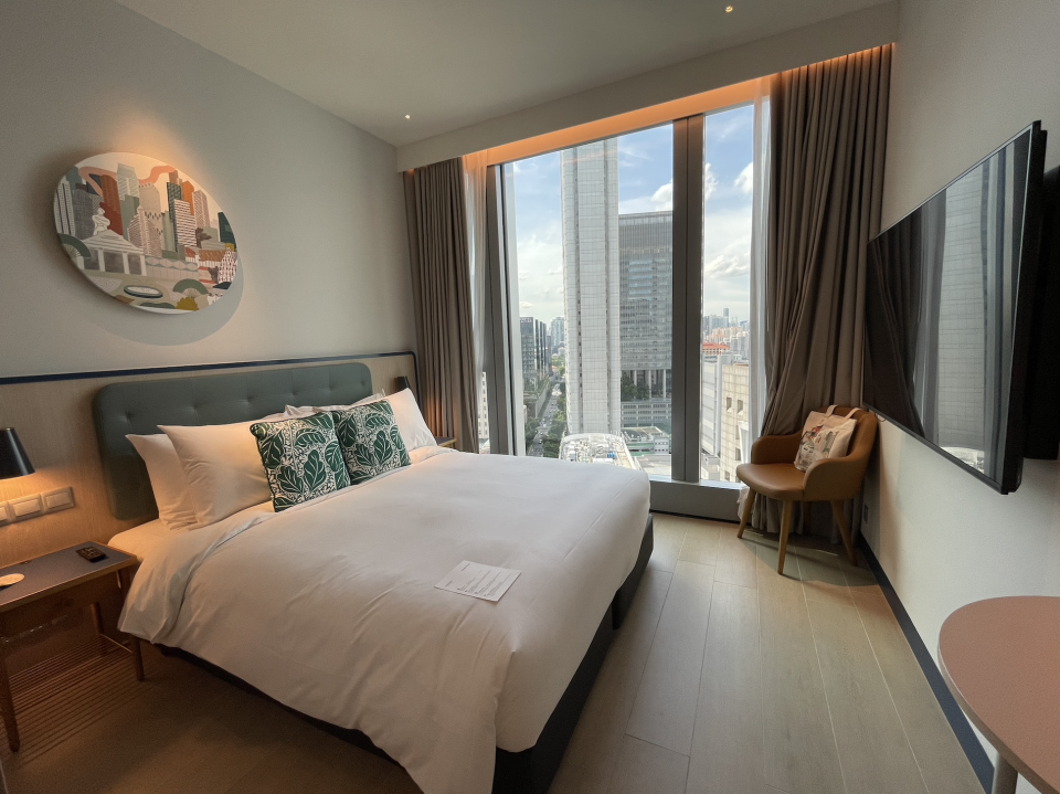 Studio premier in Citadines Raffles Place that comes with a kitchenette (Photo: Stephanie Zheng)