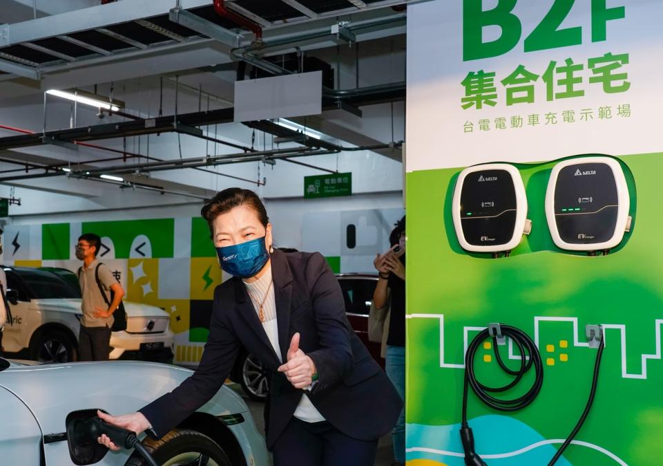 經濟部長王美花宣布，5/30起實施電動車專用電價。   圖：台灣電力公司／提供
