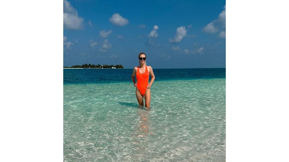 Lady Amelia in an orange swimsuit in sea