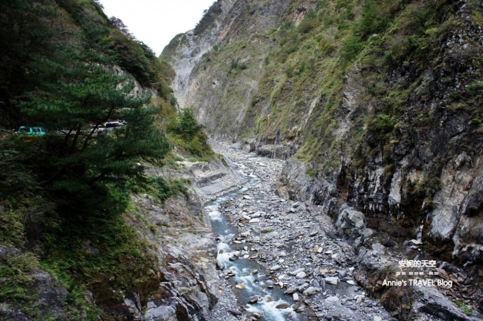 夢幻彩色岩壁山泉，台灣版阿凡達秘境～台東栗松野溪溫泉