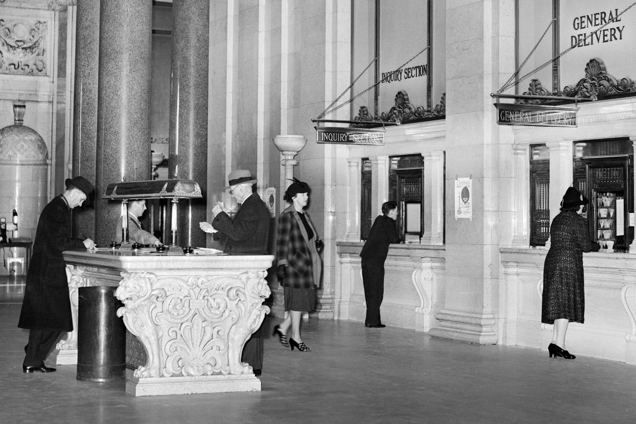 Image: Customers at the Main Post Office in Washington in 1938. (Universal History Archive / Getty Images)