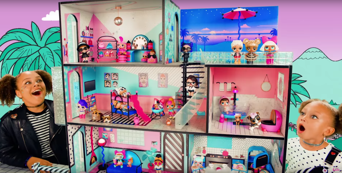 Four Barbie Dolls Morning Bedroom Bunkbed Routine. Life in a Dreamhouse DIY  Mini Doll House. 