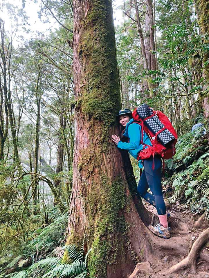 謝忻十分喜歡戶外活動，包括爬山。（翻攝自謝忻臉書）