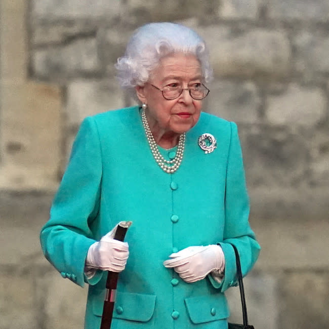 La reina Isabel II en el encendido de faroles en el castillo de Windsor credit:Bang Showbiz