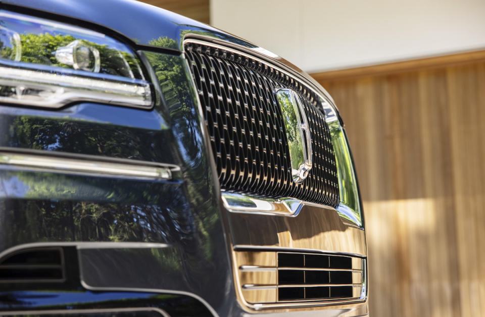 2022 Lincoln Navigator_Flight Blue Reserve_04.jpg