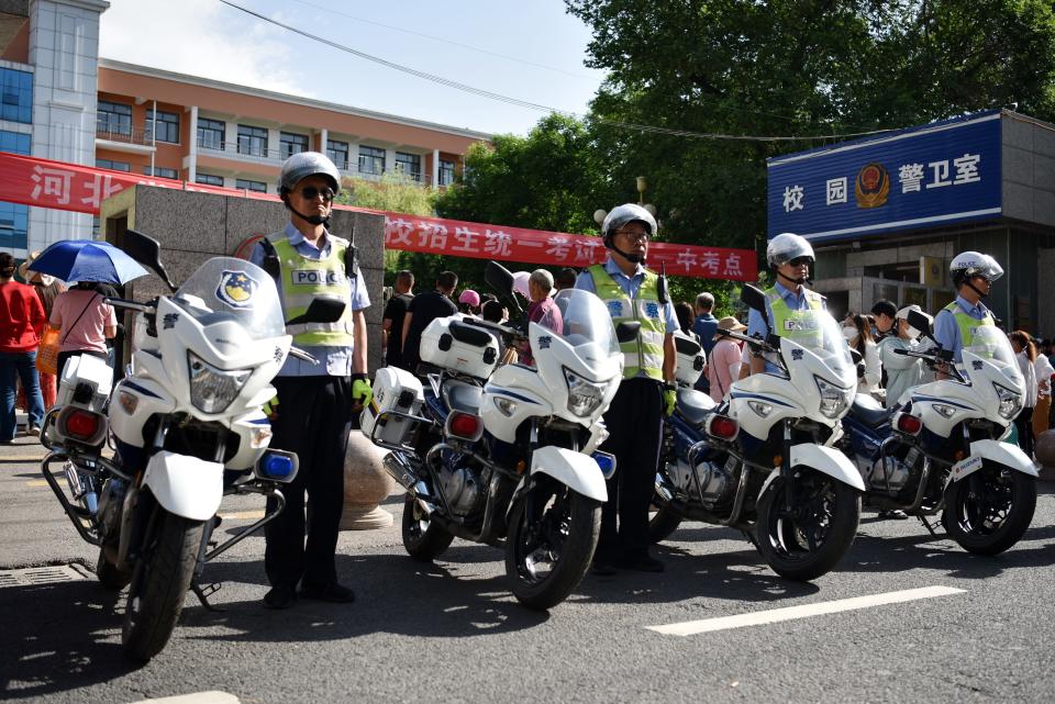 Traffic policemen maintain order outside an exam venue in Hebei.