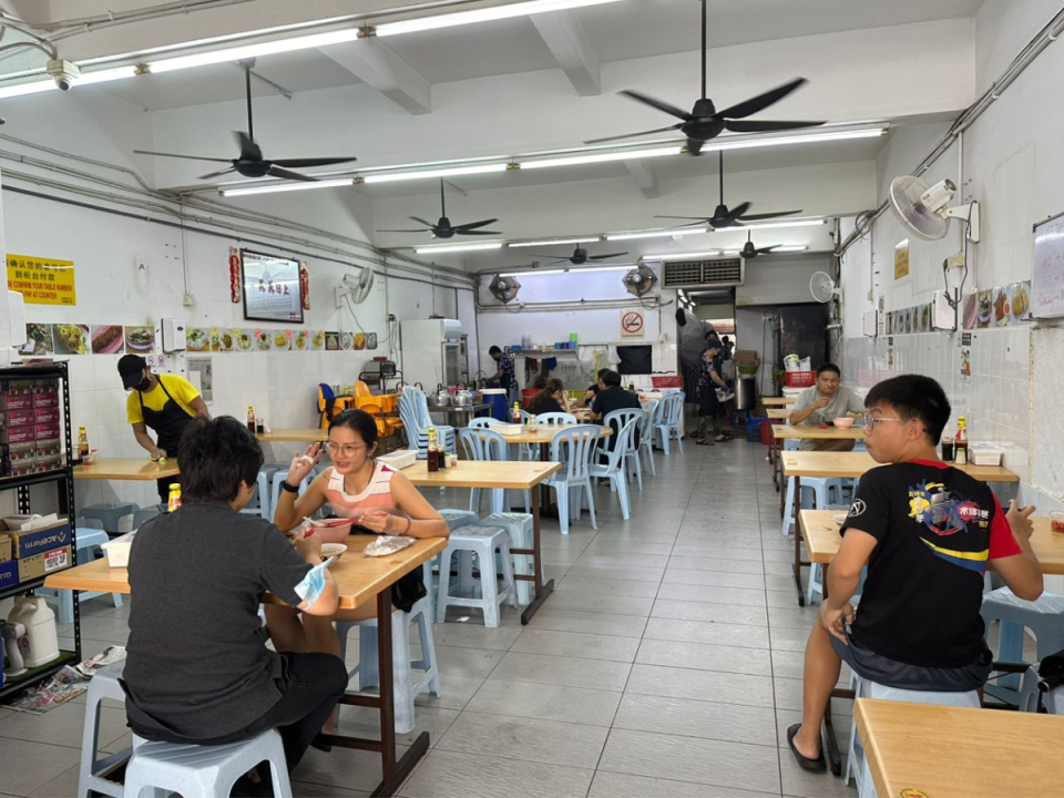 Kedai Makanan Loke Yew Road Fish Ball Noodle - Seats