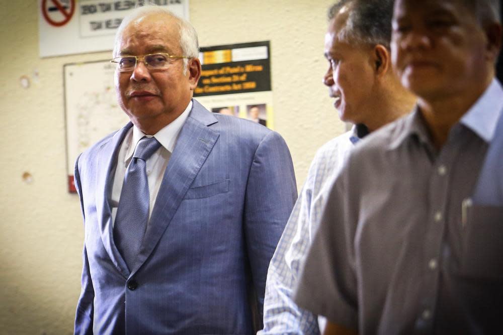 Datuk Seri Najib Razak arrives at the Kuala Lumpur Courts Complex September 19, 2019. ― Picture by Hari Anggara