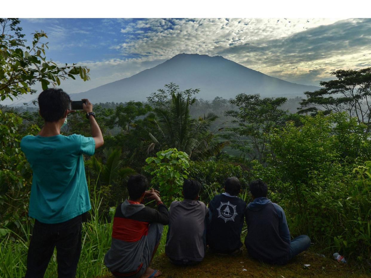 People look at Mount Agung in Karangasem on the Indonesian resort island of Bali: AFP