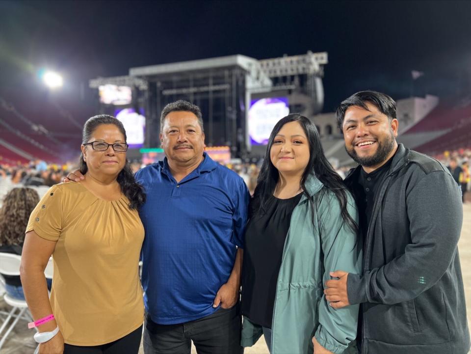 Andrés y Silvia Enriquez (izquierda), también tuvieron la fortuna de estar presentes.