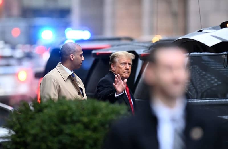 US former President Donald Trump (C) leaves Trump Tower on Fifth Avenue on his way to Federal Court for the ongoing defamation trial brought by E.Jean Carroll in lower Manhattan. Andrea Renault/ZUMA Press Wire/dpa