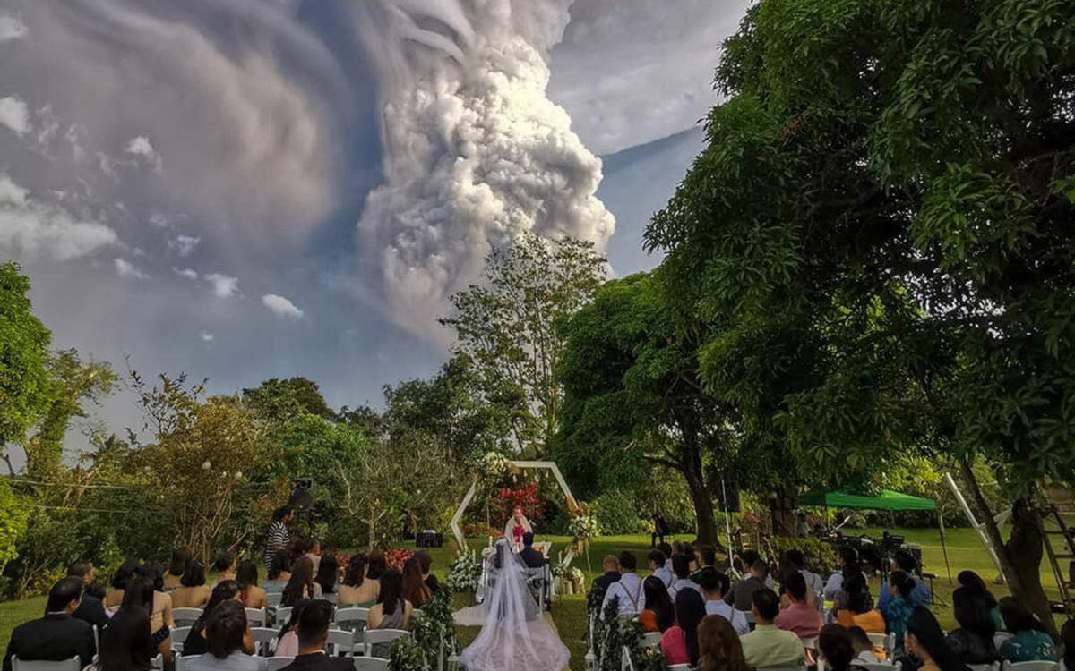 Philippines Volcano Luzon Wedding Goes Ahead As Taal Erupts 6341