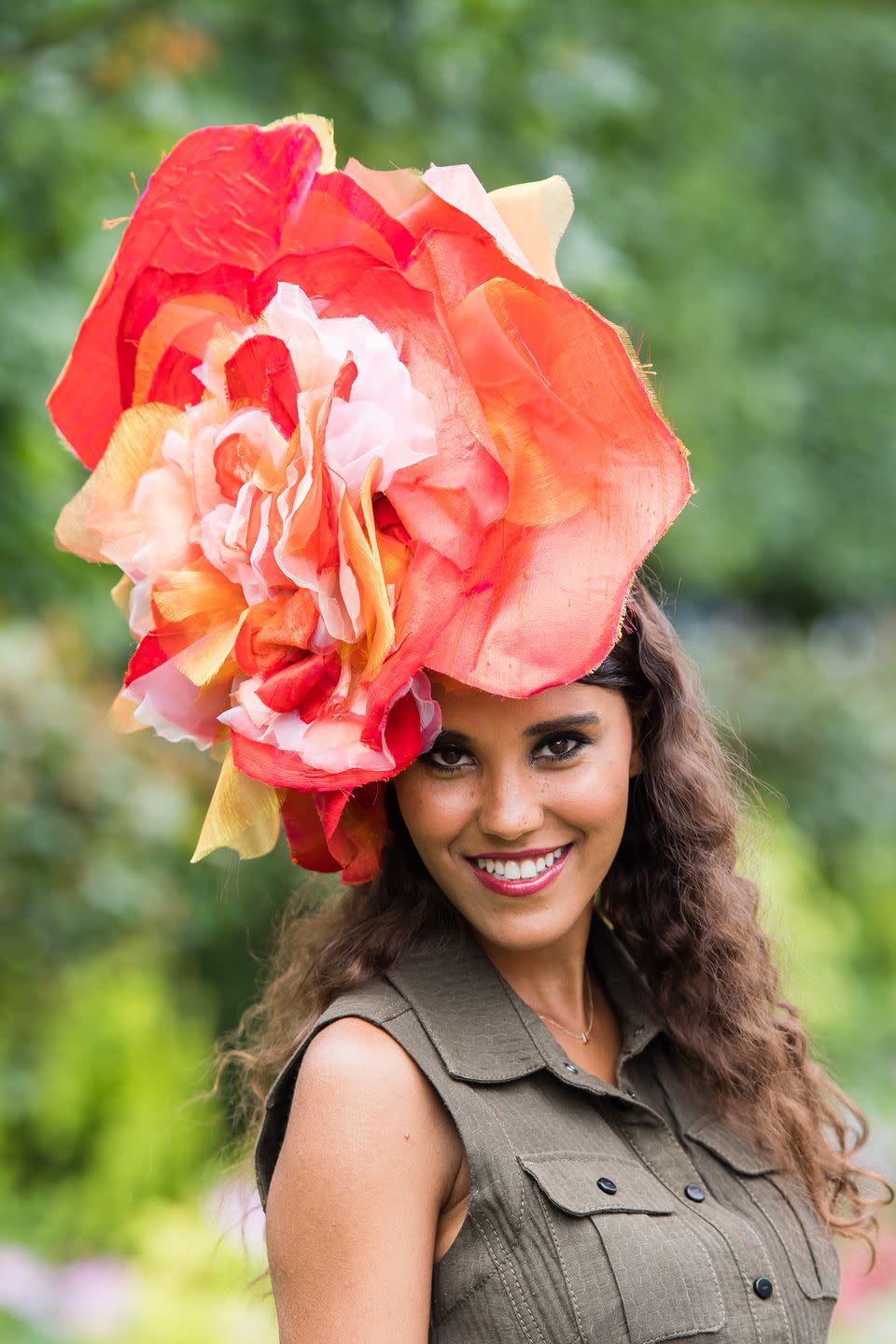 <p>One guest channeled Georgia O'Keefe vibes in an oversized watercolor flower hat.</p>