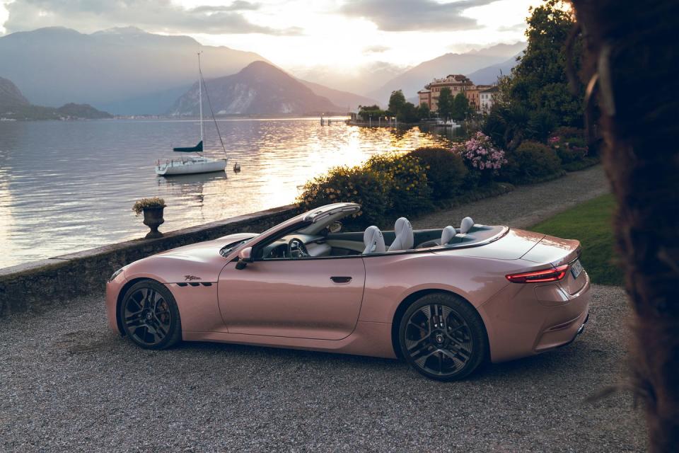 2024 maserati grancabrio folgore