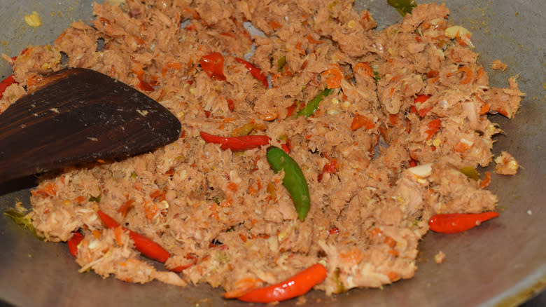 Canned tuna in pan with chili peppers