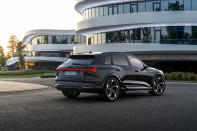 <p>Audi Q8 e-tron</p> 