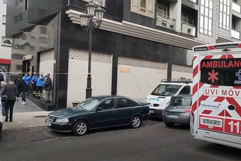 Dos mellizas cayeron desde un edificio y murieron; ocurrió en Oviedo, España