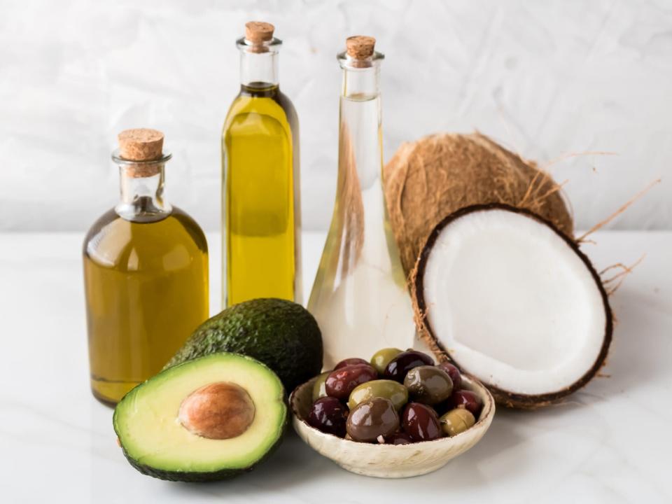 Healthy cooking oils: olive oil, avocado oil