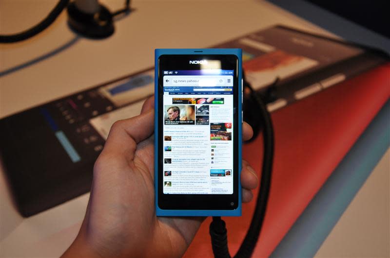 Nokia N9 comes to Singapore