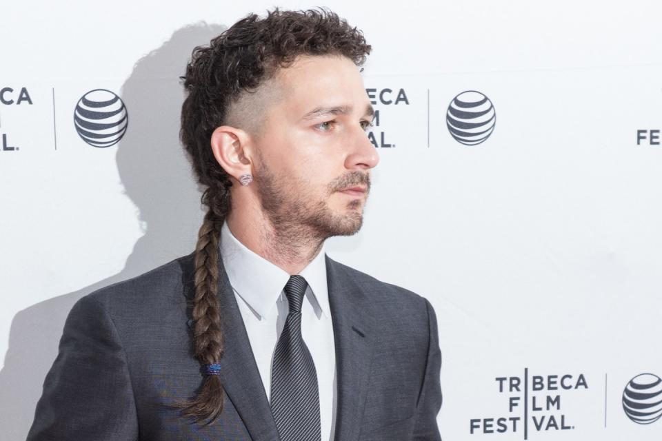 Shia LaBeouf wears rats tail on red carpet