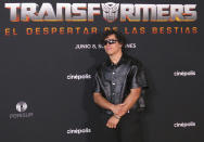 El actor estadounidense Anthony Ramos posa a su llegada a la alfombra roja de "Transformers: Rise of the Beasts", en la Ciudad de México el 30 de mayo de 2023. (Foto AP/Berenice Bautista)