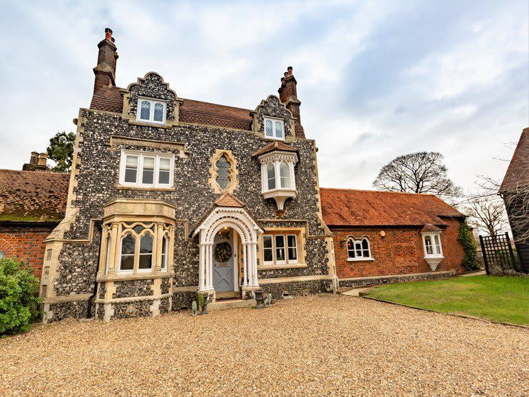 4) The Flint House, Buckinghamshire - 36 minutes by car from Hammersmith