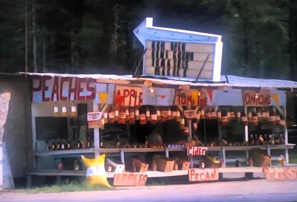 The now-renowned fruit stand, pictured here in 1991, along U.S. Highway 441 on the north side of Eatonton. This image is a screenshot from the opening scenes of the movie “My Cousin Vinny,” much of which was filmed in Monticello in neighboring Jasper County.