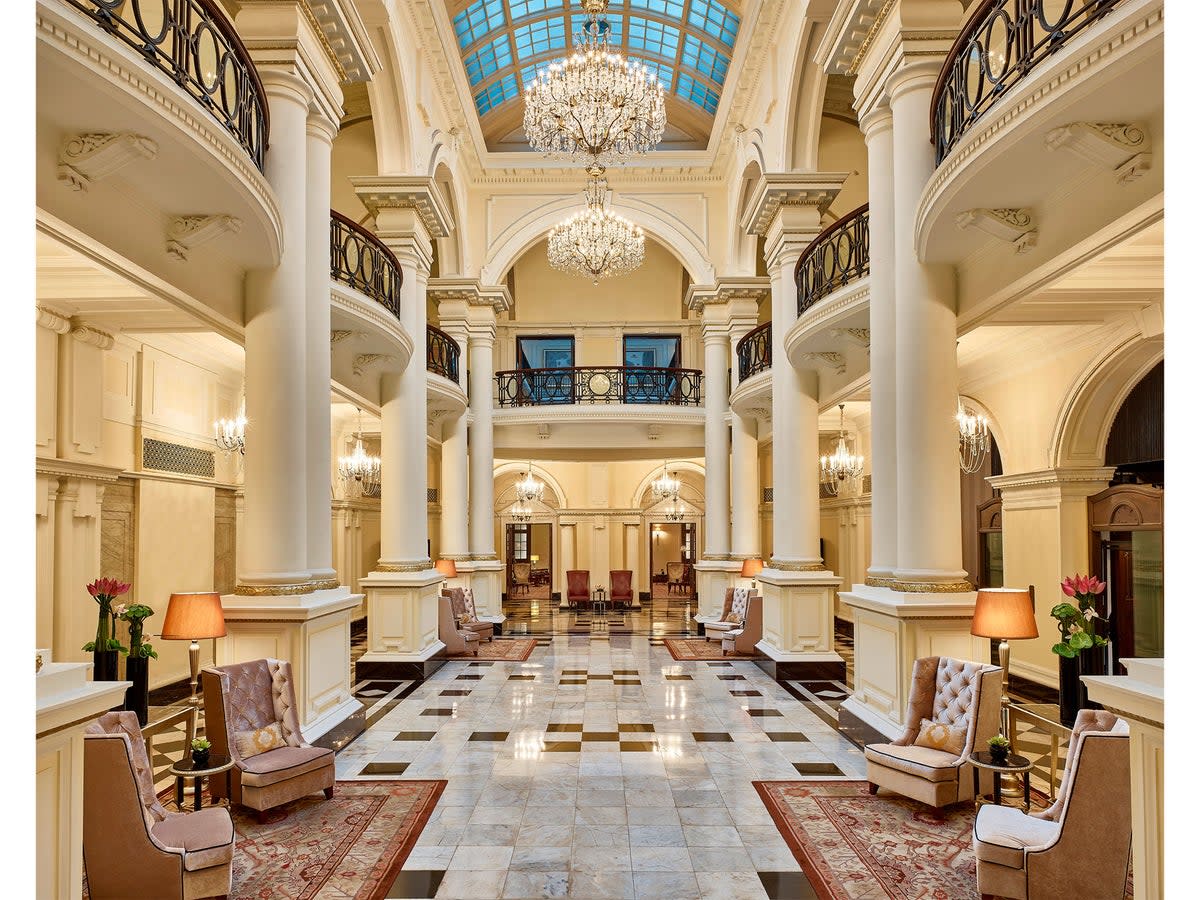 The Waldorf’s grand lobby (Antonio Saba photography)