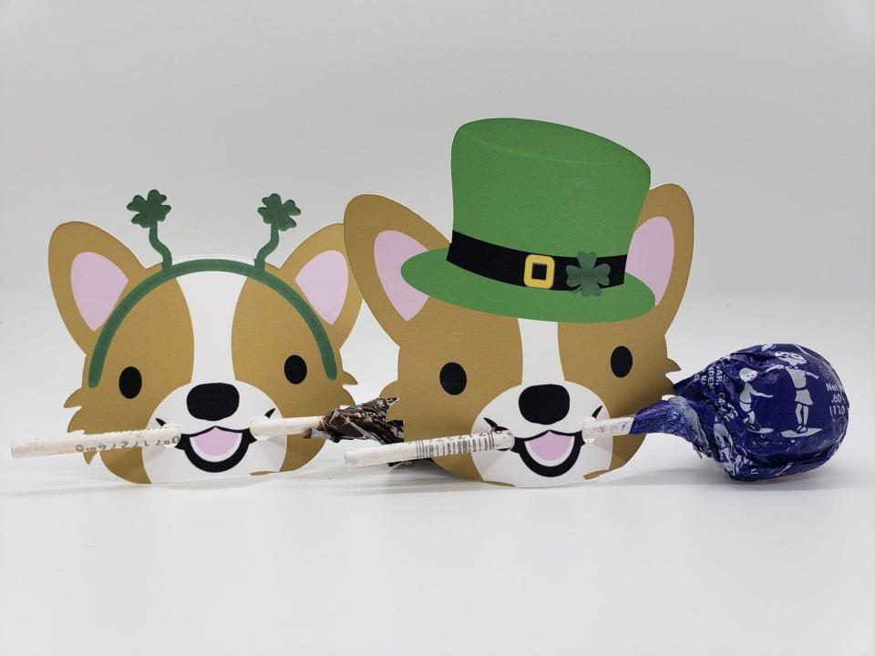 13) Dog Lollipop Holder