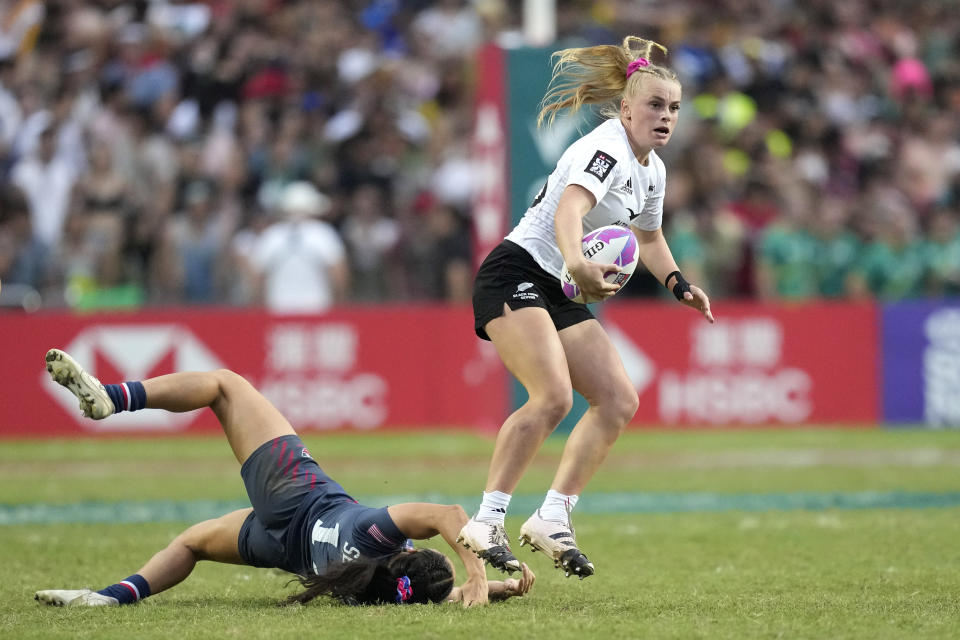 New Zealand's Jorja Miller avoids a tackle during the women's final match against the United States in the Hong Kong Sevens rugby tournament in Hong Kong, Sunday, April 7, 2024. (AP Photo/Louise Delmotte)