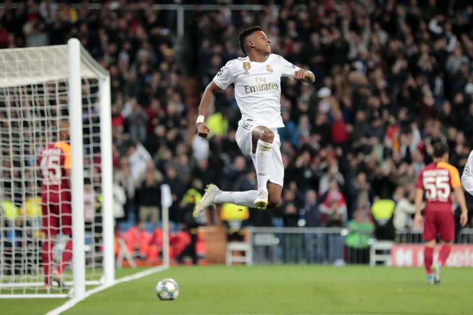 El delantero brasileño Rodrygo festeja tras anotar el segundo gol del Real Madrid en el partido ante Galatasaray por la Liga de Campeones, en Madrid, el miércoles 6 de noviembre de 2019. (AP Foto/Bernat Armangue)