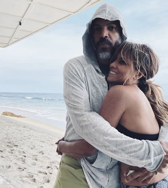 Halle Berry cuddling her boyfriend Van Hunt 