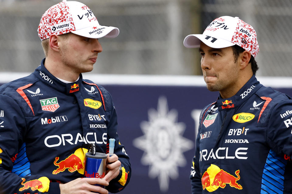 Max Verstappen de Red Bull tras clasificarse en la pole position junto a Sergio Pérez de Red Bull, segundo clasificado. REUTERS/Issei Kato