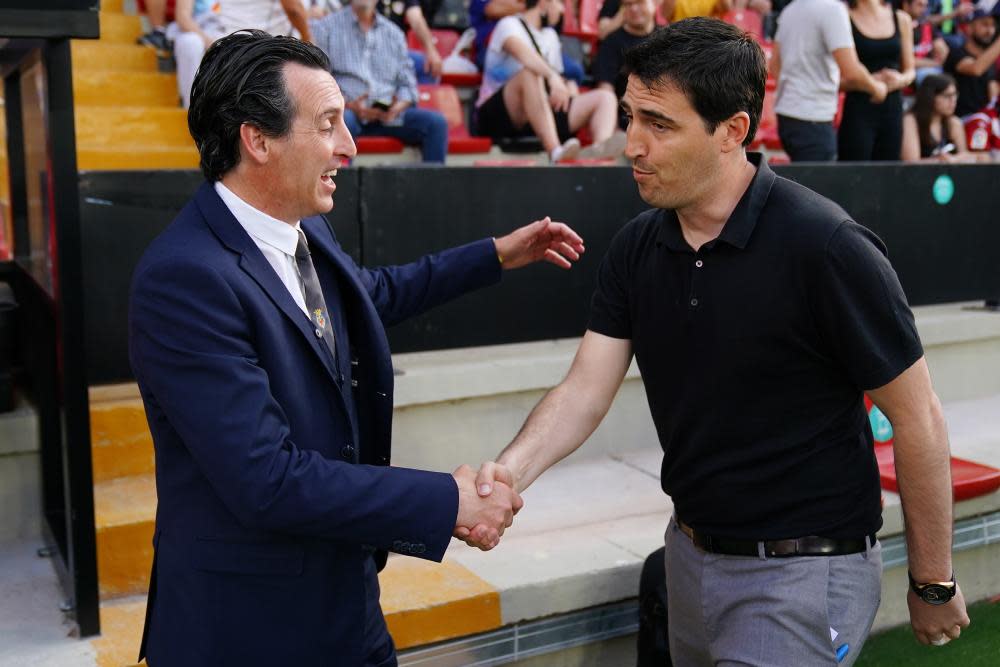 Unai Emery and Andoni Iraola shake hands when Rayo Vallecano and Villarreal met in May 2022