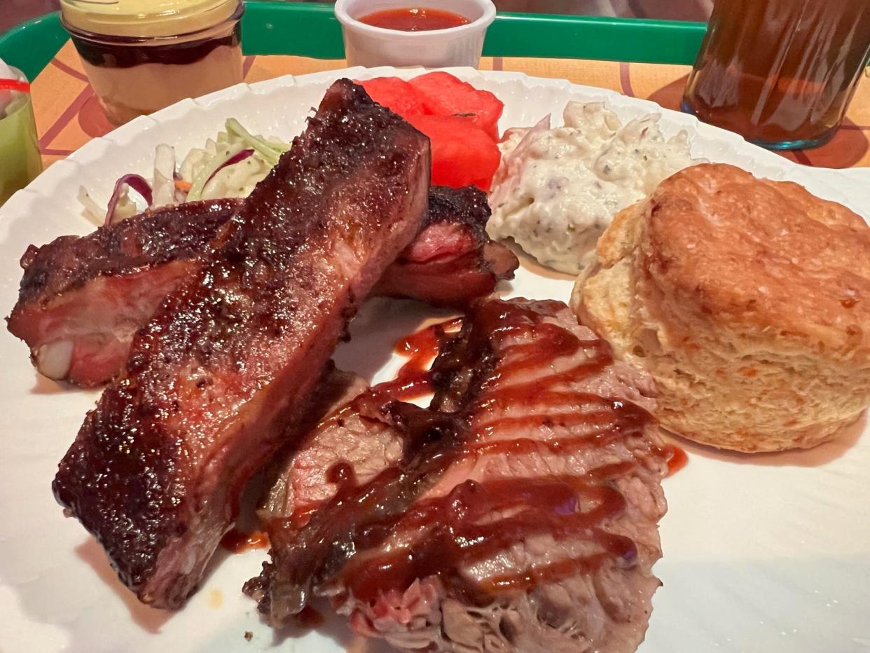 House-smoked rib and brisket anchored a sampling of offerings at Roundup Rodeo BBQ.