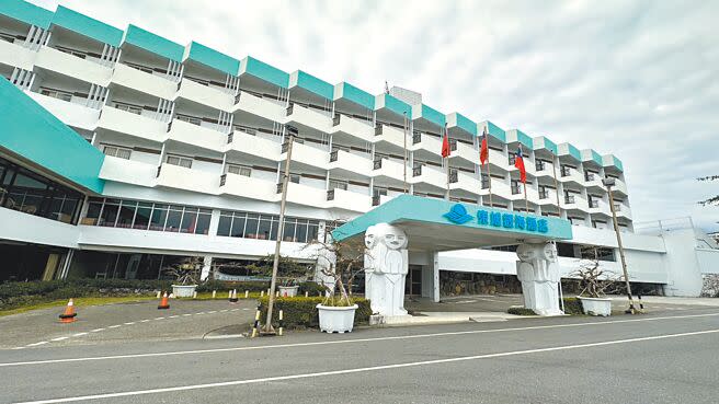 花蓮東旭觀海酒店（原亞士都飯店），建築物超過50年，因耐震度不足，業者決定3月1日起暫停營業。（王志偉攝）