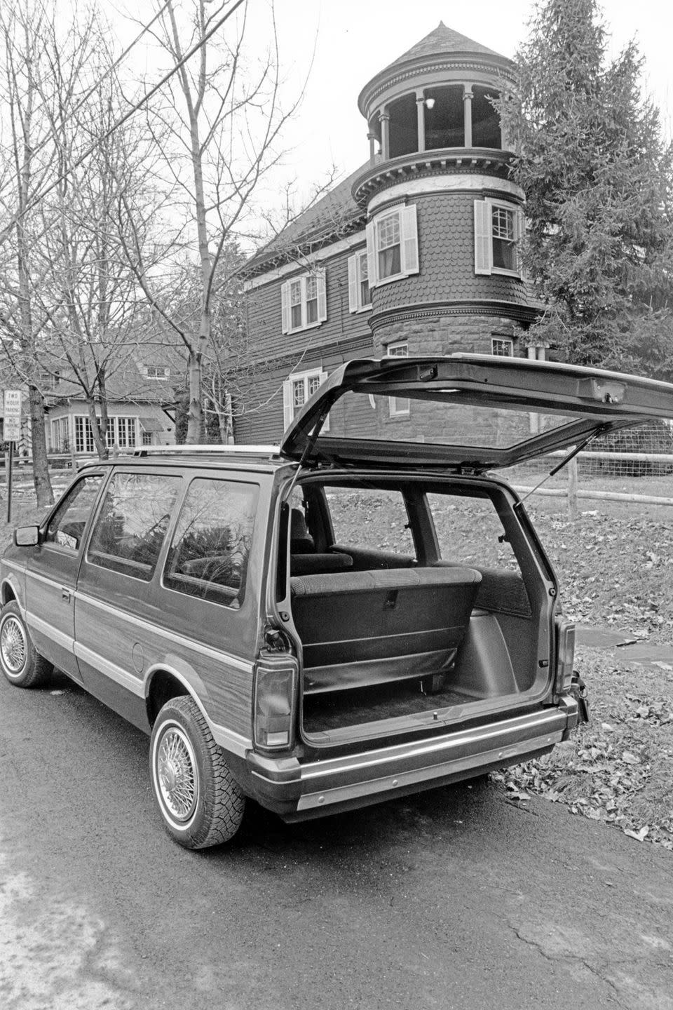 1984 plymouth voyager le