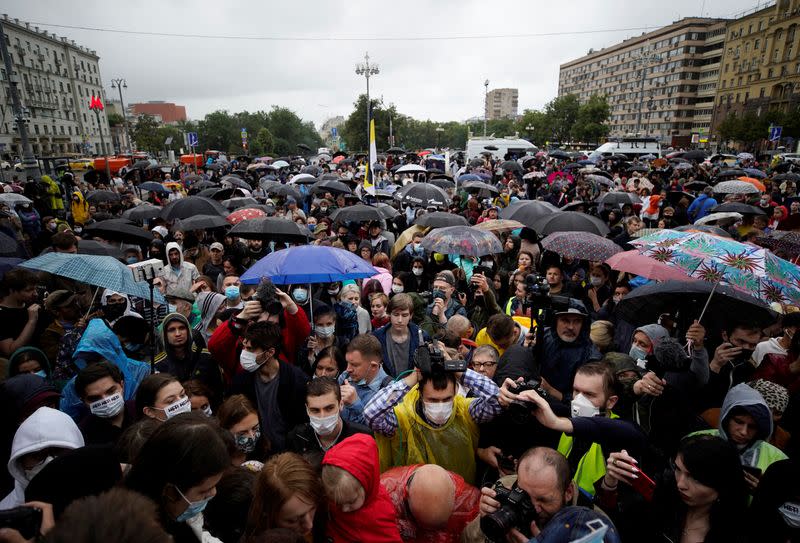 People protest against amendments to Russia's Constitution in Moscow