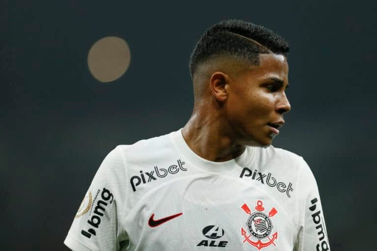 Roma swoop down on Brazilian winger Wesley