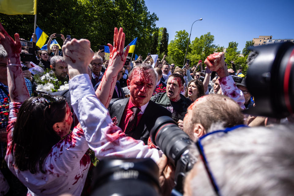 Russian Ambassador Sergey Andreev stands between Pro-Ukrainian demonstrators 