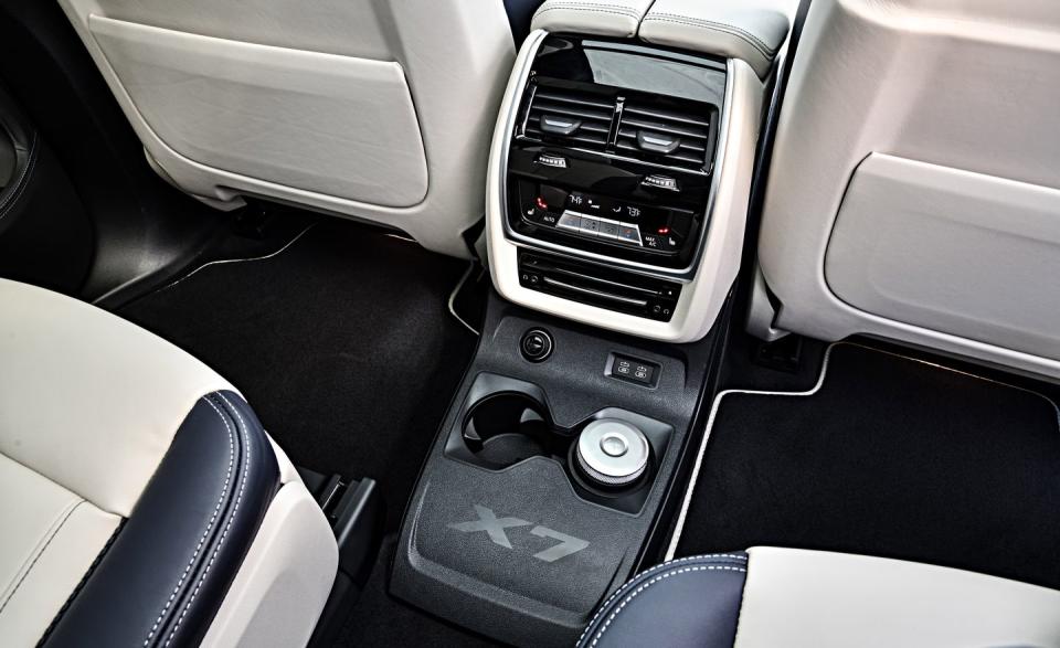 <p>Sadly, only the X7's front cup holders can be optioned with heating and cooling elements. </p>