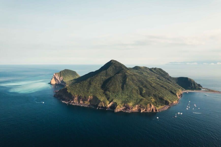 遠望龜山島，看得出烏龜的形狀嗎