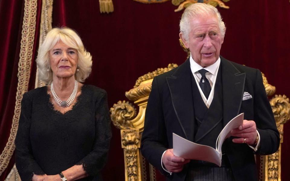 König Charles III. und seine Frau Camilla werden vorerst nicht im Buckingham Palace leben. (Bild: 2022 Getty Images/Victoria Jones/WPA Pool)