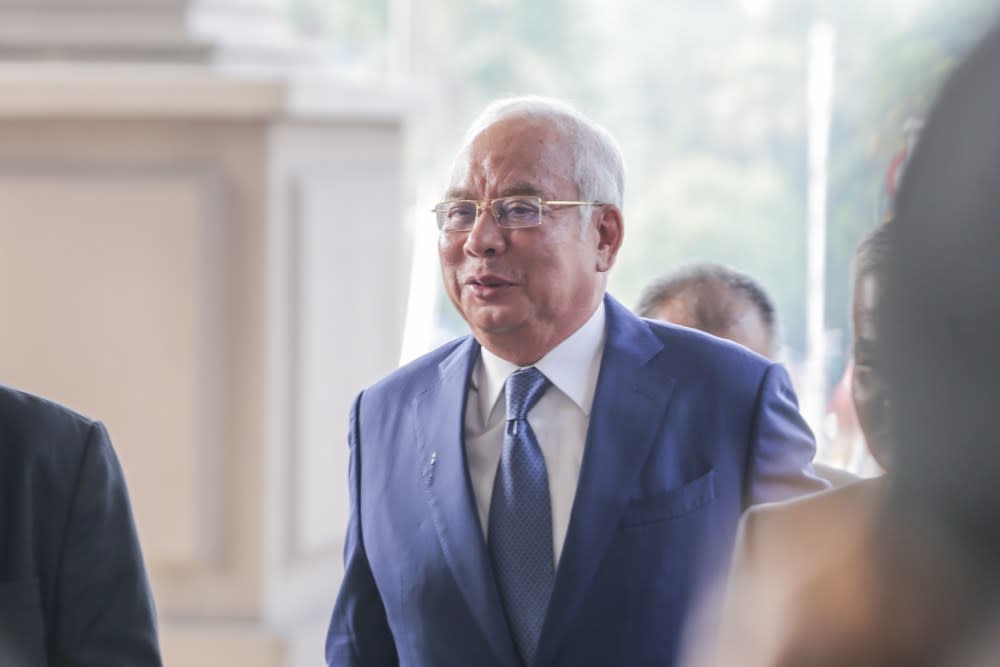 Former prime minister Datuk Seri Najib Razak arrives at the Kuala Lumpur High Court Complex, September 17, 2019. ― Picture by Firdaus Latif