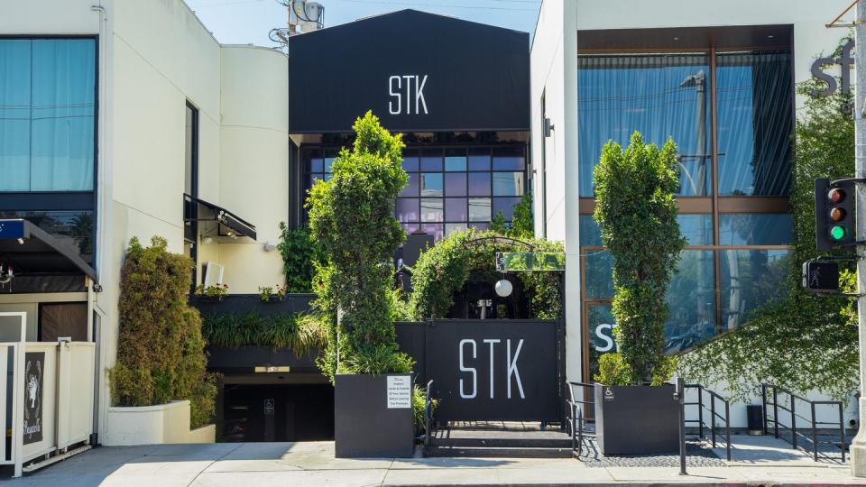 restaurants open on thanksgiving stk steakhouse