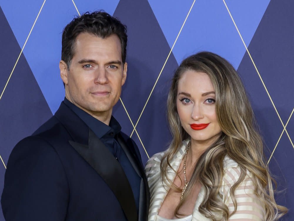 Henry Cavill und Natalie Viscuso gaben ihre Beziehung 2021 auf Instagram bekannt. Ein Jahr später zeigten sie sich erstmals zusammen auf dem roten Teppich. (Bild: Brett Cove/SOPA Images via ZUMA Press Wire)