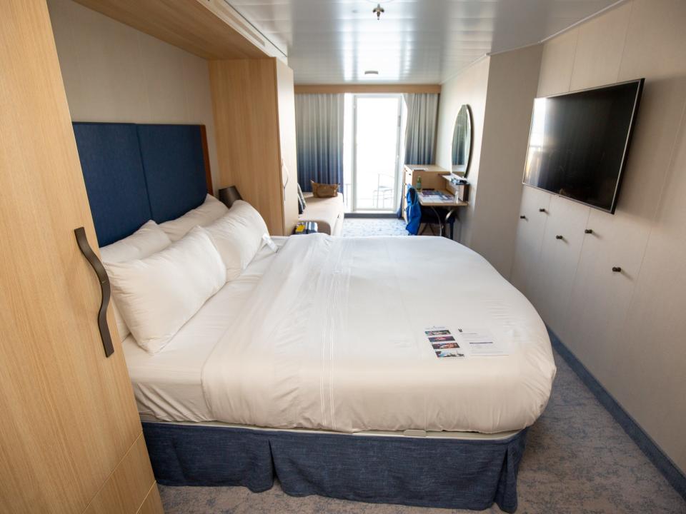 empty cruise cabin on wonder of the seas