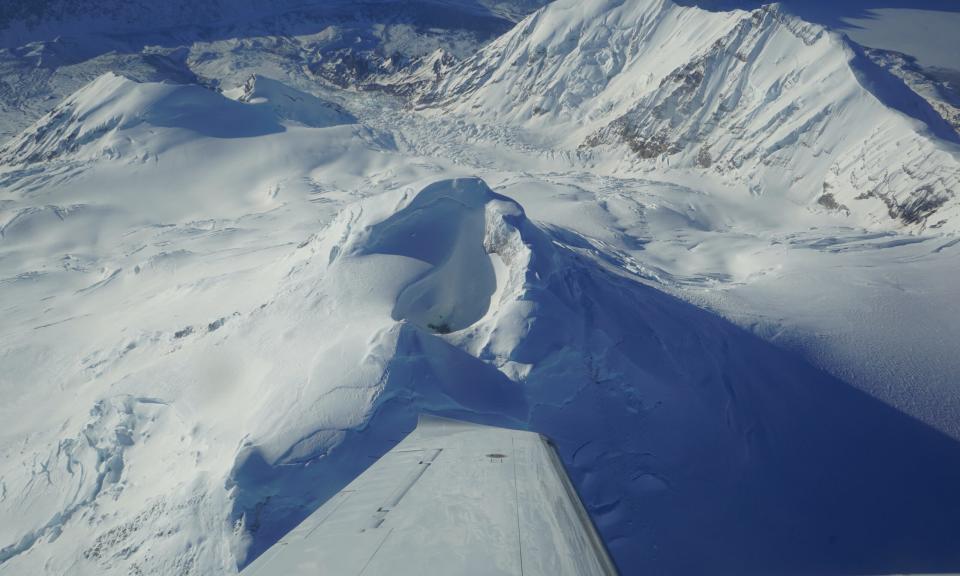 Mount Spurr's summit crater is seen from the air on March 7, 2023. Escaping gas from one main fumarole and a dry crater floor can be seen. (Photo by Taryn Lopez/Alaska Volcano Observatory)